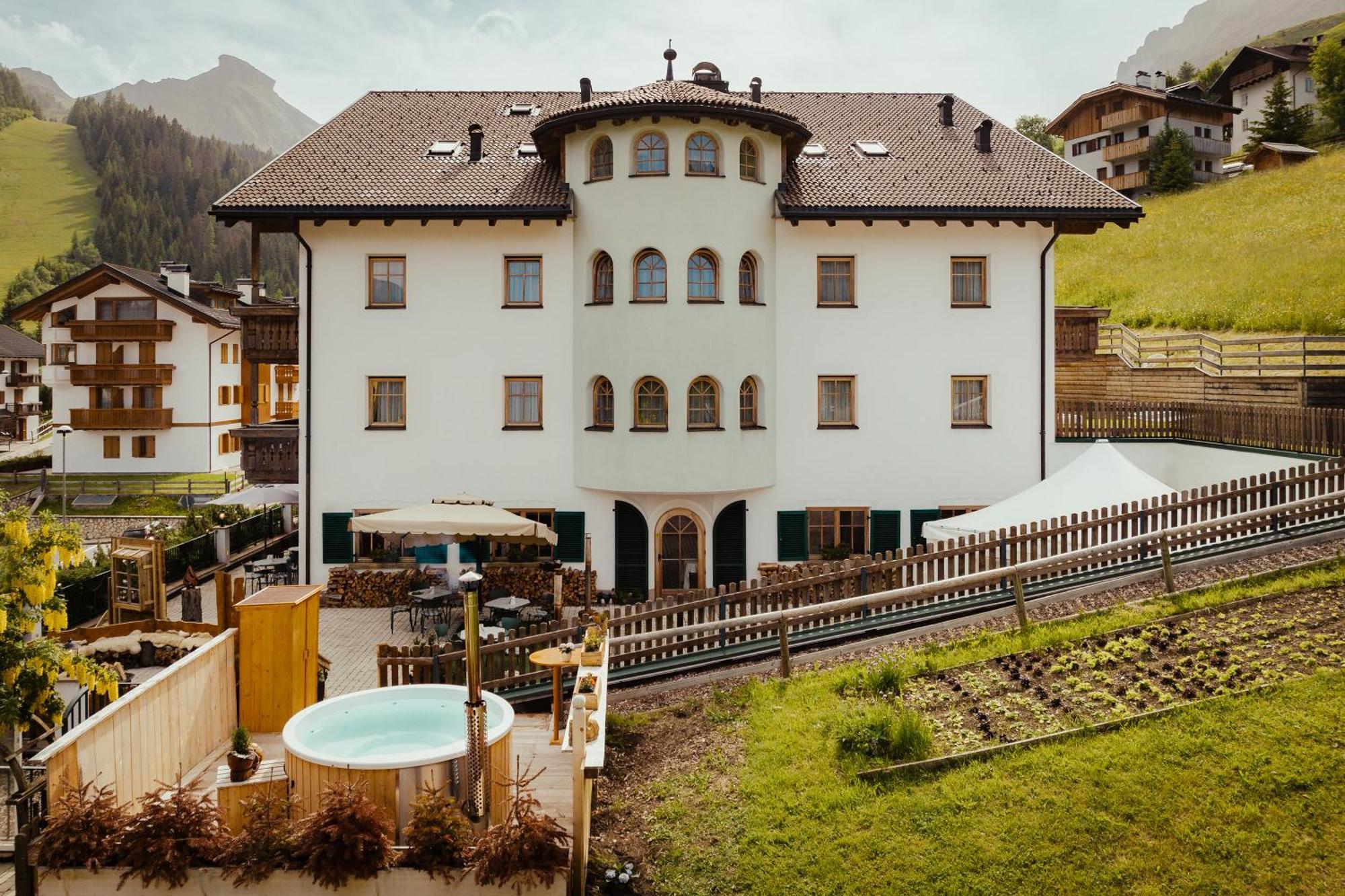 Alpenrose Hotel 3*