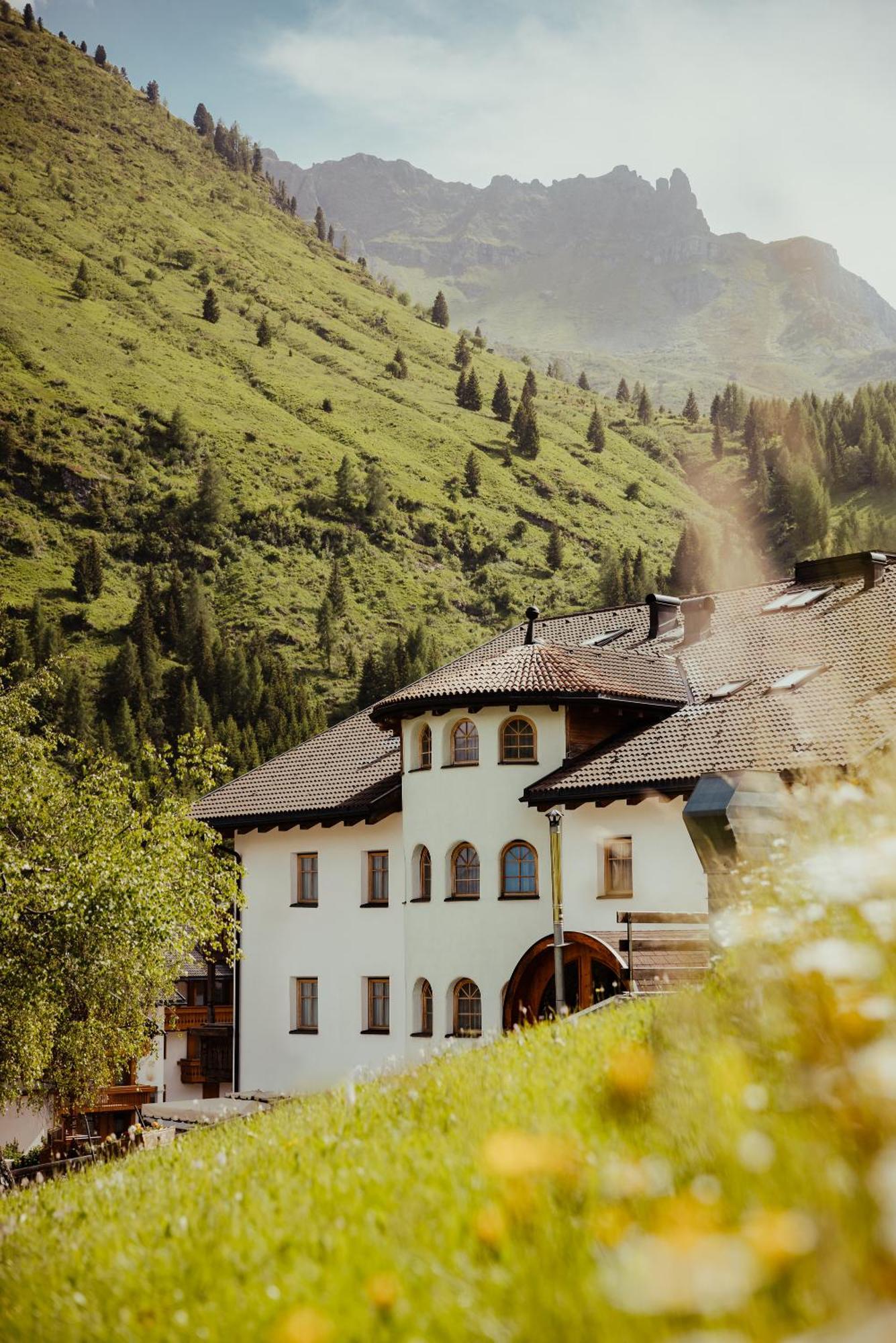 Alpenrose Hotel 3*