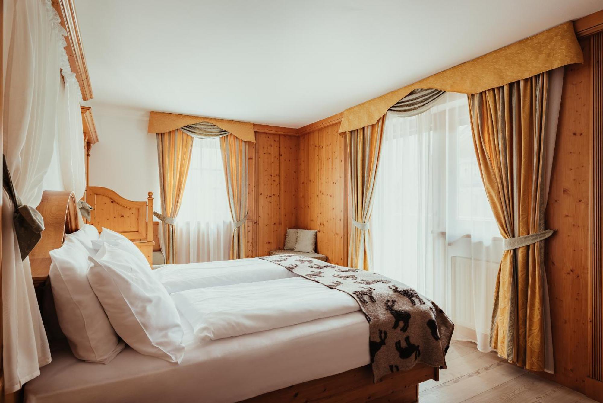 Alpenrose Hotel 3*